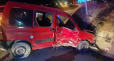 Edirne'de 2 hafif ticari araç çarpıştı: 1'i ağır 2 yaralı