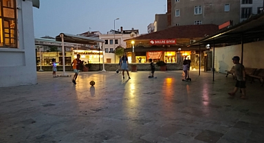 Hızırbey Camii Avlusu Aydınlatma Bekliyor