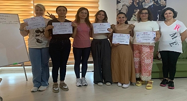 'KADINLARLA BİRLİKTE GÜÇLENİYORUZ ATÖLYESİ'NDE DAYANIŞMA VE UMUT BULUŞTU