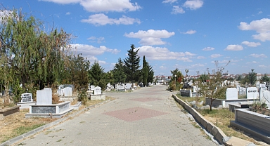 Kırklareli Belediyesi Mezarlıklarda Temizlik ve Düzenleme Çalışması Başlattı