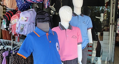 Kırklareli'nde Veliler Uygun Fiyatlı Okul Kıyafeti Arayışında