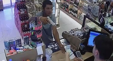 Kurusıkı tabancayla büfe soygunu kamerada