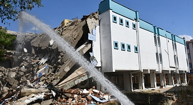 Lüleburgaz Belediyesi’nin Eski Hizmet Binasında Yıkım Başladı