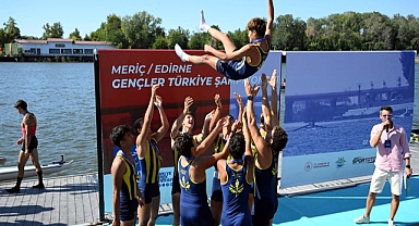 Meriç Nehri’nde gerçekleştirilen Gençler Türkiye Kürek Şampiyonası sona erdi