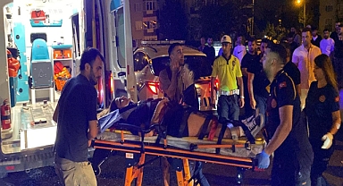 Otomobilin çarptığı 3 yaya yaralandı; 1 gözaltı