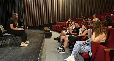 ŞEHİR TİYATROSU OYUNCULARI İÇİN KUKLA ATÖLYESİ DÜZENLENDİ