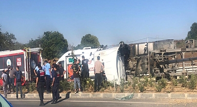 Tekirdağ'da devrilen kamyonun sürücüsü yaralandı