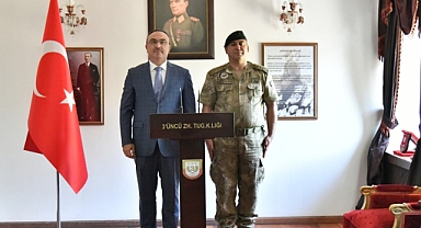 Vali Soytürk 3’üncü Zırhlı Tugay Komutanlığını Ziyaret Etti