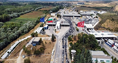 Yaz tatilini tamamlayan 1 milyon 373 bin gurbetçi, Kapıkule'den çıkış yaptı