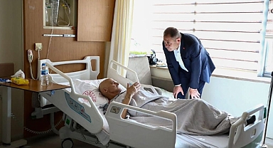 Başkan Derya Bulut'tan Hastane Ziyareti ve Kandil İkramı