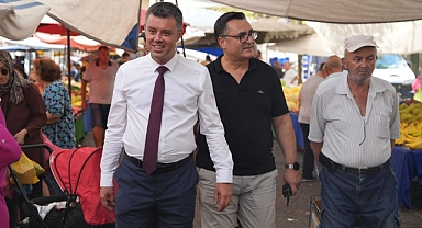 Başkan Sarıkurt, Pazartesi Pazarı'nda Vatandaş ve Esnafla Buluştu