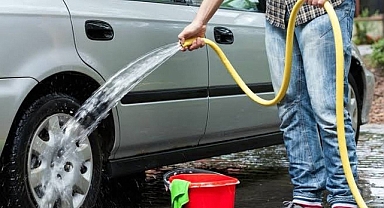 Evinin önünde araba yıkayan 4 milyon 852 bin TL ceza ödeyecek