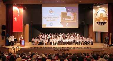 HEKİM ADAYLARI BEYAZ ÖNLÜKLERİNİ TÖRENLE GİYDİLER