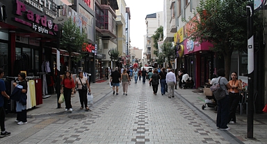 Kırklareli'nde Hafta Sonu Serin Havanın Keyfi Alışverişle Çıkarıldı