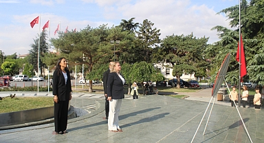 Kırklareli'nde İlköğretim Haftası Çelenk Töreni Düzenlendi