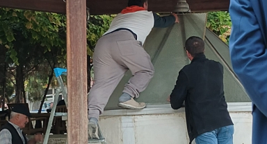 Kırklareli'nde Vatandaşlar Camilerin Kırılan Yerlerini Onarıyor