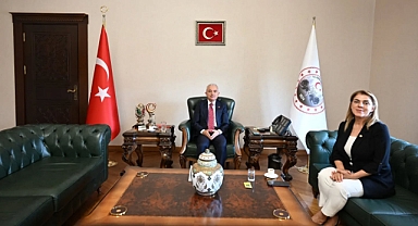 Kırklareli Valisi Uğur Turan Makamında Ziyaretçilerini Ağırladı