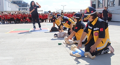 Miniklere İlk Yardım Uygulamaları Anlatıldı