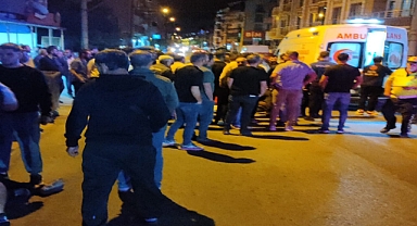 Motosiklet, yayaya çarptı: 2 yaralı