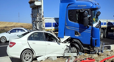 TIR’la çarpışan otomobilin sürücüsü yaralandı