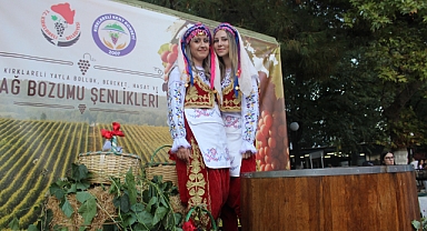 Yayla Şenliklerinde Geleneksel Üzüm Ezme Merasimi Gerçekleştirildi