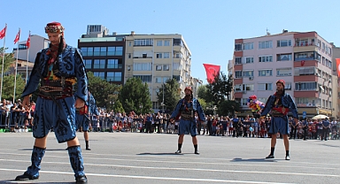 Zeybek Oyunu: Yiğitlik ve Kahramanlığın Sembolü