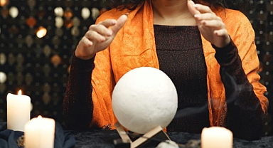 23 Ekim 2025 Perşembe Burç Yorumları: Gökyüzü Yenilenme Zamanı Diyor! 