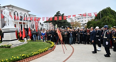 29 Ekim Cumhuriyet Bayramı Kutlamaları Çelenk Sunma Töreni İle Başladı