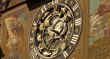 5 Ekim 2025 Pazar Burç Yorumları: Günün Şanslı Burcu Aslan!