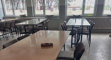 Cevizköy Ortaokulu'nda Yemekhane Sandalyeleri İmece Usulüyle Yenilendi