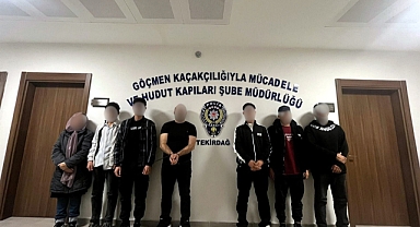 'Düğün konvoyu aracı' görünümlü otomobilde, 1 hükümlü ile 5 kaçak göçmen yakalandı