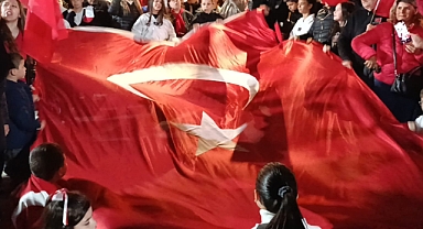 Edirne, Cumhuriyet Aşkıyla Kırmızı-Beyaza Büründü