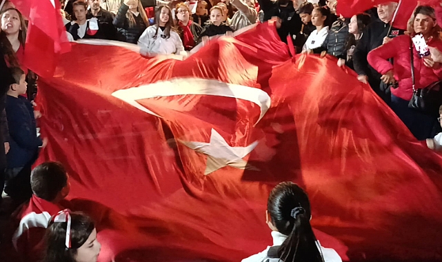 Edirne, Cumhuriyet Aşkıyla Kırmızı-Beyaza Büründü
