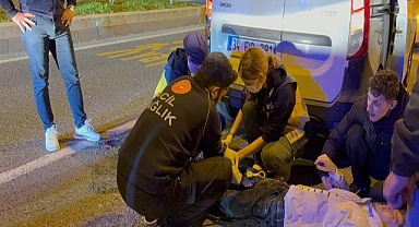Hafif ticari araca arkadan çarpan motosiklet sürücüsü yaralandı