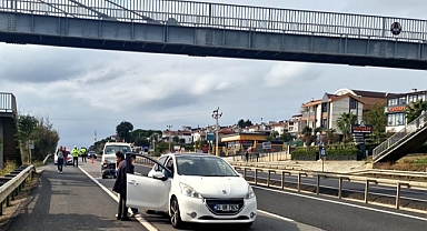 Kamyonet, kediyi ezmemek için duran otomobile çarptı; 1 yaralı