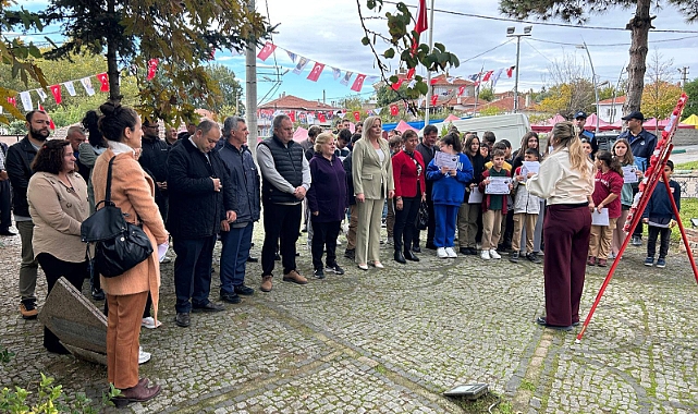 Kaynarca'da Atatürk Anıtına Çelenk Sunuldu