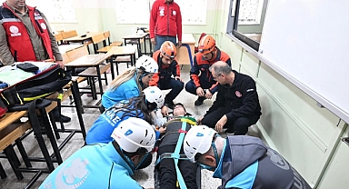 Kırklareli Anadolu Lisesi'nde Afet Tatbikatı Gerçekleştirildi