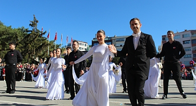 Kırklareli Belediyesi Dans Grubu'ndan Cumhuriyet Bayramı'na Özel Gösteri