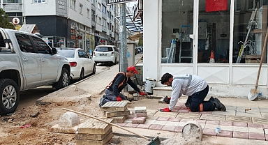 Kırklareli Belediyesi Yayla Caddesi'nde Kaldırım Düzenleme Çalışmalarını Sürdürüyor