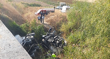 Kırklareli-Edirne Karayolunda Tır Kazası: Tır Şarampole Devrildi