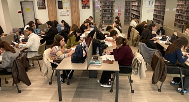 Kırklareli İl Halk Kütüphanesi'nde Hafta Sonu Yoğunluğu: Öğrenciler Yer Bulmakta Zorlanıyor