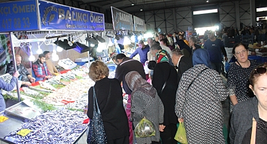 Kırklareli Kapalı Pazarında Balık Tezgahlarına Yoğun İlgi