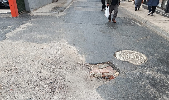Kırklareli Namazgah Caddesi'nde Yollar Araç ve Yayaları Tehlikeye Atıyor