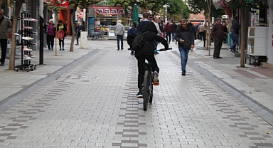 Kırklareli'nde Bisikletli Gençlerden Tehlikeli Hareketler