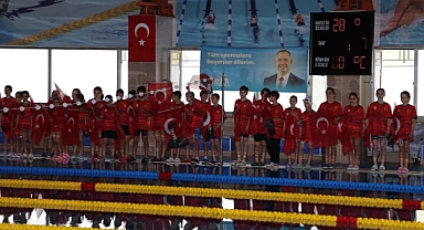 Kırklareli'nde Cumhuriyetin 102. Yılı Yüzme Müsabakaları Coşkusu