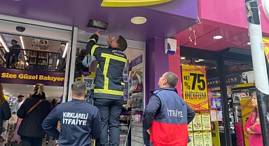Kırklareli'nde Tabelaya Giren Kedi Kurtarma Seferberliği