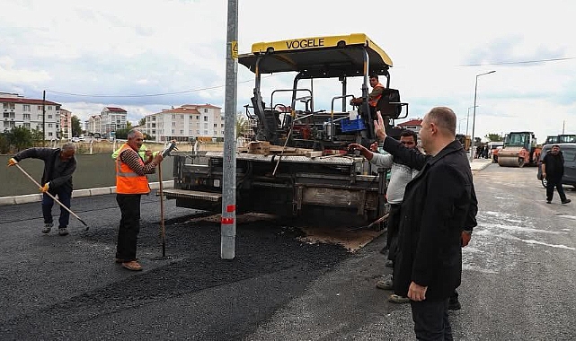 Kırklareli'nde Ulaşım Ağı Güçleniyor: Başkan Derya Bulut Asfalt Çalışmalarını İnceledi