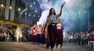Kore Mahallesi'nde renkli şalvar gecesi