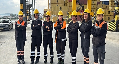 Limanın yükünü kadınlar çekiyor