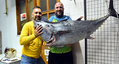 Oltayla 1 metre 74 santimlik orkinos yakaladı, o anları kaydetti